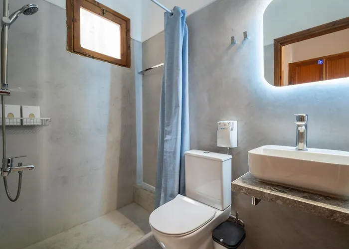 House Mistral * Neos Marmaras