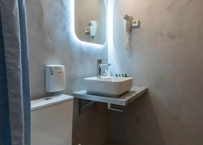 House Mistral * Neos Marmaras