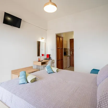 Apartment House Mistral Neos Marmaras