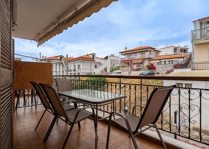 House Mistral * Néos Marmarás