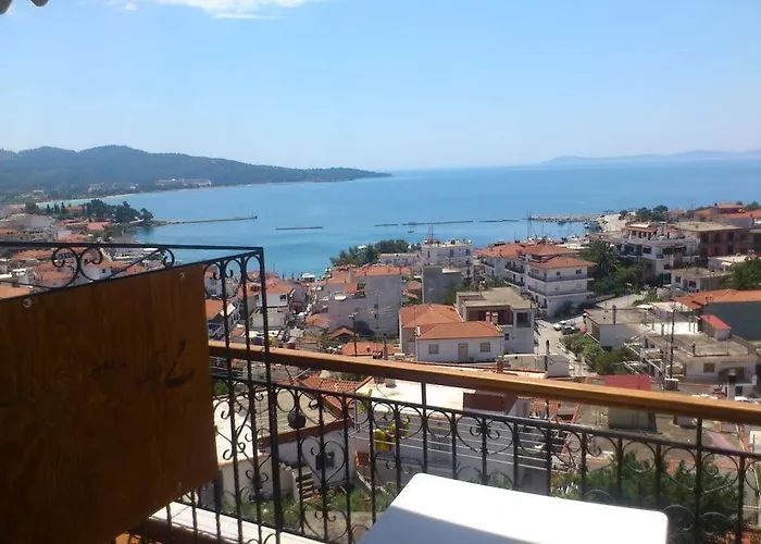 House Mistral * Néos Marmarás