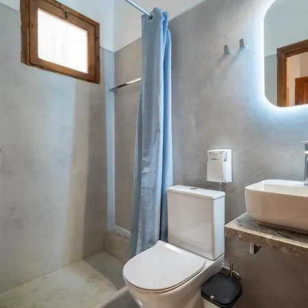 House Mistral * Neos Marmaras