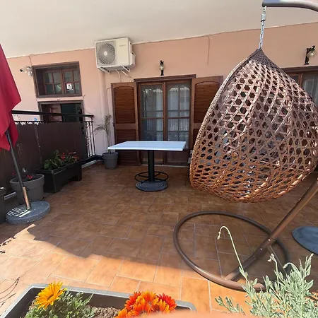 House Mistral * Neos Marmaras